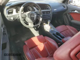 2009 Audi S5 z VIN WAURV78T39A015192, wystawiony jako Copart lot #44347915 z przebiegiem Nie podano mil oraz Szkoda całkowita • Salvage title. Historia ofert i sprzedaży dostępna na DreamBid. Obrazek 8.