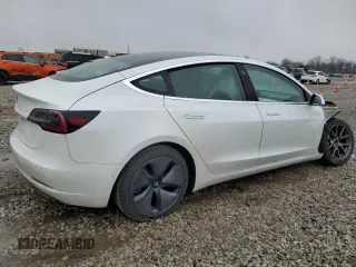 2020 Tesla Model 3 Standard Range Plus z VIN 5YJ3E1EA0LF710043, wystawiony jako Copart lot #51627855 z przebiegiem Nie podano mil oraz Szkoda całkowita • Salvage title. Historia ofert i sprzedaży dostępna na DreamBid. Obrazek 3.