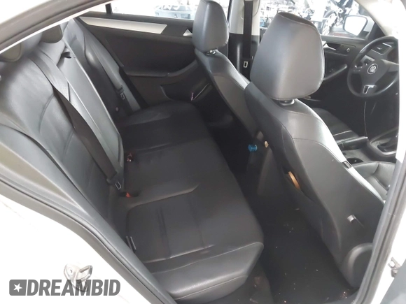 2014 Volkswagen Jetta SE z VIN 3VWD17AJ3EM265396, wystawiony jako IAAI lot #42434771 z przebiegiem 114 931 mil mil oraz . Historia ofert i sprzedaży dostępna na DreamBid. Obrazek 8.