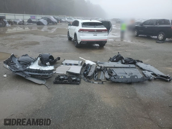2024 Volkswagen Atlas SEL Premium R-Line с VIN 1V2FE2CA7RC241205, выставлен на аукционе Copart как лот 45498675 с пробегом 12 255 миль миль и Списание • Salvage title. История ставок и продаж доступна на DreamBid. Изображение 13.