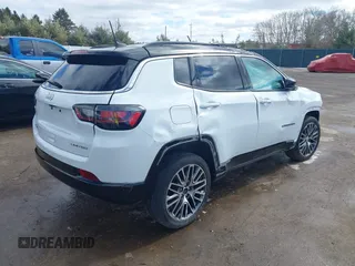 2023 Jeep Compass (RED) Edition z VIN 3C4NJDCN8PT519960, wystawiony jako IAAI lot #41739601 z przebiegiem Nie podano mil oraz . Historia ofert i sprzedaży dostępna na DreamBid. Obrazek 4.