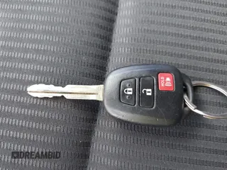 2013 Toyota RAV4 XLE z VIN JTMWFREV7D5000975, wystawiony jako IAAI lot #42574126 z przebiegiem 166 890 mil mil oraz . Historia ofert i sprzedaży dostępna na DreamBid. Obrazek 11.