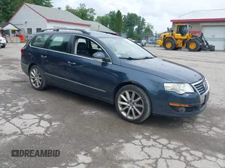 2008 Volkswagen Passat VR6 with VIN WVWRU73C98E015623, listed as a IAAI auction lot 42682325 with 128,731 mi miles and . Bid and sale history available at DreamBid. Image 1.