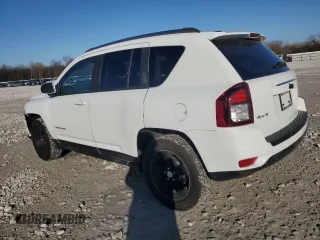 2015 Jeep Compass Latitude with VIN 1C4NJDEBXFD151871, listed as a Copart auction lot 44504465 with 74,371 mi miles and Salvage Title. Bid and sale history available at carsss.com. Image 2.