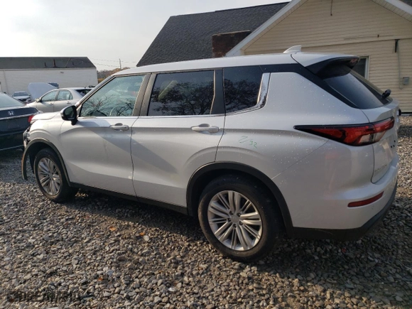 2024 Mitsubishi Outlander ES with VIN JA4J4UA82RZ063396, listed as a Copart auction lot 77793594 with 17,829 mi miles and Salvage Title. Bid and sale history available at carsss.com. Image 2.