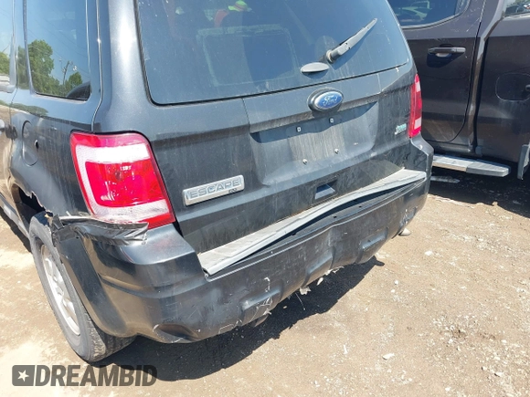 2011 Ford Escape XLT z VIN 1FMCU9DG6BKB21924, wystawiony jako IAAI lot #42645085 z przebiegiem 305 186 mil mil oraz . Historia ofert i sprzedaży dostępna na DreamBid. Obrazek 6.