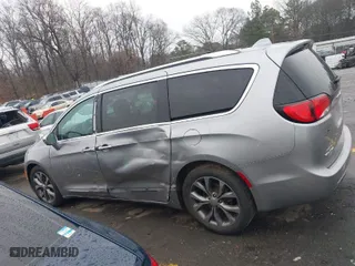 2017 Chrysler Pacifica Limited with VIN 2C4RC1GG6HR620540, listed as a IAAI auction lot 41612102 with 172,687 mi miles. Bid and sale history available at carsss.com. Image 14.