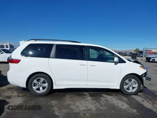 2018 Toyota Sienna LE Auto Access Seat with VIN 5TDKZ3DC9JS962977, listed as a IAAI auction lot 41312680 with 107,538 mi miles. Bid and sale history available at carsss.com. Image 14.