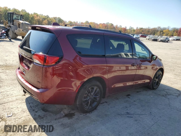 2020 Chrysler Pacifica Launch Edition z VIN 2C4RC3BG2LR282663, wystawiony jako Copart lot #76714694 z przebiegiem 62 388 mil mil oraz Szkody całkowita. Historia ofert i sprzedaży dostępna na DreamBid. Obrazek 3.