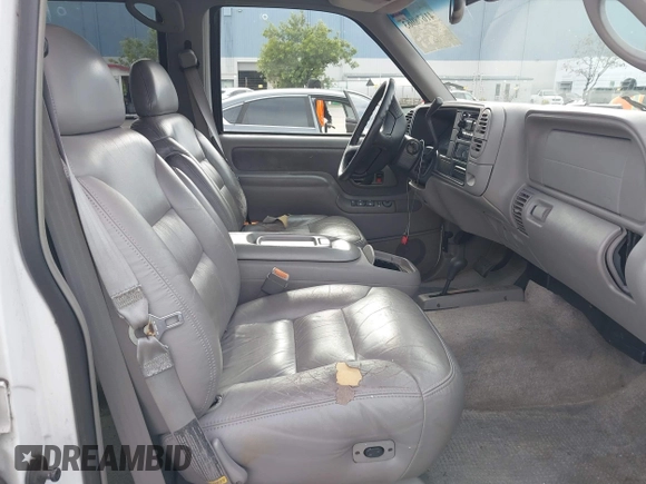 1997 Chevrolet Suburban with VIN 3GNFK16R9VG187426, listed as a IAAI auction lot 41678063 with 131,387 mi miles. Bid and sale history available at carsss.com. Image 5.