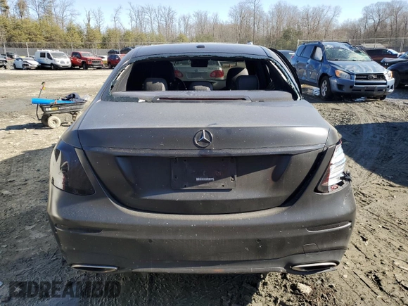 2018 Mercedes-Benz E 300 z VIN WDDZF4KB3JA304789, wystawiony jako Copart lot #46214295 z przebiegiem 100 543 mil mil oraz Szkoda całkowita • Salvage title. Historia ofert i sprzedaży dostępna na DreamBid. Obrazek 6.