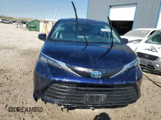 2024 Toyota Sienna LE z VIN 5TDBRKEC4RS190523, wystawiony jako Copart lot #50595115 z przebiegiem 32 437 mil mil oraz Czysty tytuł • Clean title. Historia ofert i sprzedaży dostępna na DreamBid. Obrazek 5.