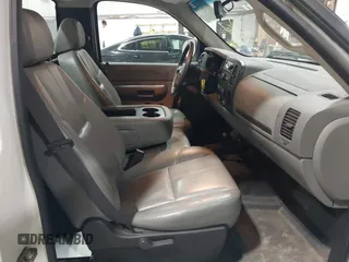 2008 Chevrolet Silverado 1500 Work Truck with VIN 1GCEK14C38Z242301, listed as a IAAI auction lot 41782709 with 42,525 mi miles. Bid and sale history available at carsss.com. Image 5.