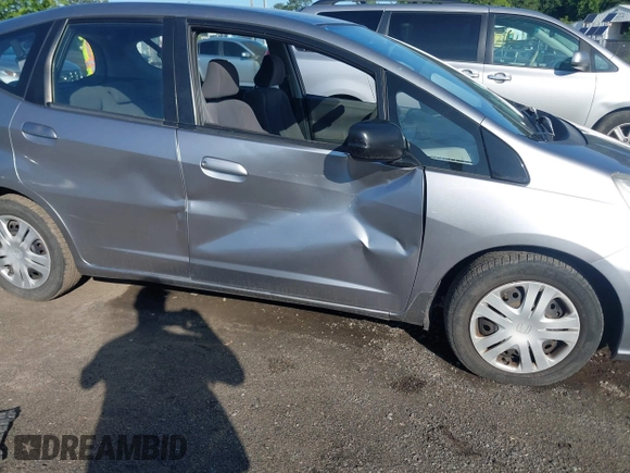 2009 Honda Fit z VIN JHMGE88289C002965, wystawiony jako IAAI lot #42382336 z przebiegiem 120 727 mil mil oraz . Historia ofert i sprzedaży dostępna na DreamBid. Obrazek 6.