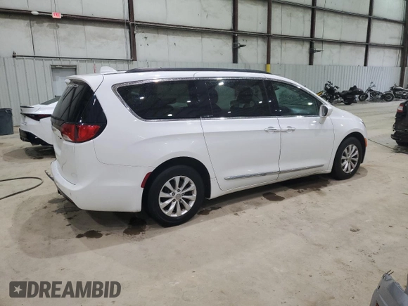 2017 Chrysler Pacifica Touring L z VIN 2C4RC1BG6HR552876, wystawiony jako Copart lot #51649705 z przebiegiem 95 825 mil mil oraz Szkoda całkowita • Salvage title. Historia ofert i sprzedaży dostępna na DreamBid. Obrazek 3.