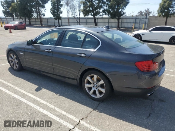 2011 BMW 5 Series 550i z VIN WBAFR9C5XBC618310, wystawiony jako Copart lot #49427835 z przebiegiem 84 936 mil mil oraz Szkoda całkowita • Salvage title. Historia ofert i sprzedaży dostępna na DreamBid. Obrazek 2.