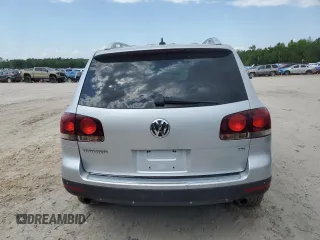 2008 Volkswagen Touareg V6 z VIN WVGBE77L98D003580, wystawiony jako Copart lot #52444235 z przebiegiem 150 876 mil mil oraz Szkoda całkowita • Salvage title. Historia ofert i sprzedaży dostępna na DreamBid. Obrazek 6.