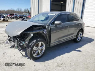 2024 Audi Q3 S line Premium Plus z VIN WA1EECF33R1019380, wystawiony jako Copart lot #50339815 z przebiegiem 6651 mil mil oraz Szkody całkowita. Historia ofert i sprzedaży dostępna na DreamBid. Obrazek 1.