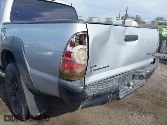 2010 Toyota Tacoma PreRunner z VIN 5TEJU4GN0AZ730557, wystawiony jako IAAI lot #41642019 z przebiegiem 196 355 mil mil oraz . Historia ofert i sprzedaży dostępna na DreamBid. Obrazek 18.