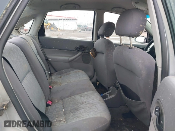 2005 Ford Focus S with VIN 1FAFP34N55W117628, listed as a IAAI auction lot 41882291 with 220,001 mi miles. Bid and sale history available at carsss.com. Image 8.