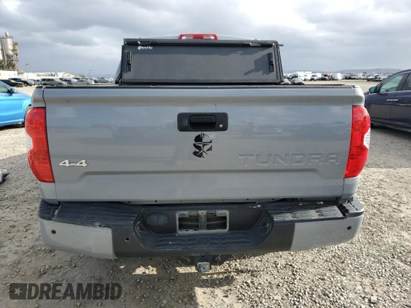 2019 Toyota Tundra SR5 z VIN 5TFHY5F14KX812677, wystawiony jako Copart lot #51691455 z przebiegiem Nie podano mil oraz Szkoda całkowita • Salvage title. Historia ofert i sprzedaży dostępna na DreamBid. Obrazek 6.