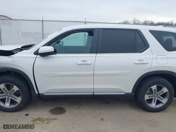 2023 Honda Pilot EX-L 8 Passenger with VIN 5FNYG1H47PB025968, listed as a IAAI auction lot 41707708 with 41,084 mi miles. Bid and sale history available at carsss.com. Image 14.