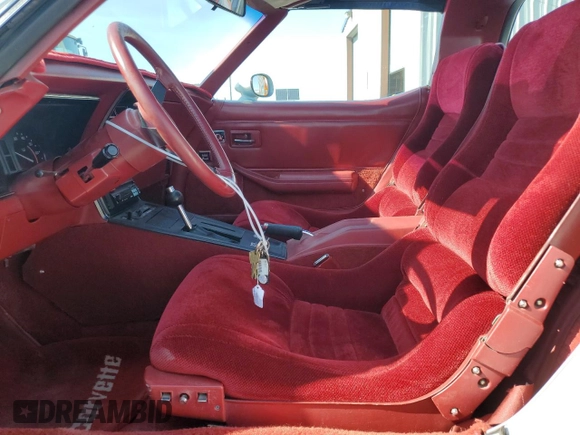 1982 Chevrolet Corvette z VIN 1G1AY878XC5102140, wystawiony jako Copart lot #59845855 z przebiegiem 80 611 mil mil oraz Czysty tytuł • Clean title. Historia ofert i sprzedaży dostępna na DreamBid. Obrazek 11.