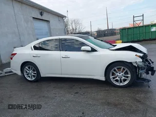 2010 Nissan Maxima SV z VIN 1N4AA5AP7AC865211, wystawiony jako IAAI lot #41783071 z przebiegiem 177 512 mil mil oraz . Historia ofert i sprzedaży dostępna na DreamBid. Obrazek 14.