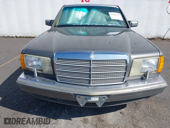 1986 Mercedes-Benz 420 Series 420SEL with VIN WDBCA35D9GA209179, listed as a IAAI auction lot 42081253 with 141,249 mi miles. Bid and sale history available at carsss.com. Image 6.