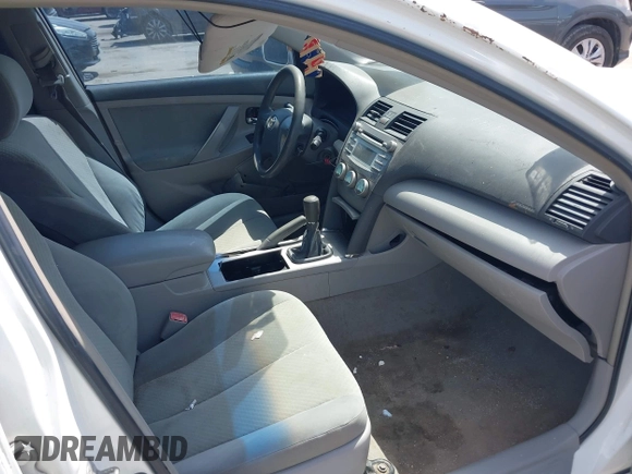 2008 Toyota Camry LE z VIN 4T1BE46K48U792969, wystawiony jako IAAI lot #42056288 z przebiegiem 249 852 mil mil oraz . Historia ofert i sprzedaży dostępna na DreamBid. Obrazek 5.