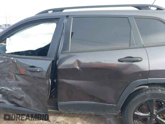 2017 Jeep Cherokee Sport with VIN 1C4PJMAB1HW651312, listed as a IAAI auction lot 41372908 with 51,105 mi miles. Bid and sale history available at carsss.com. Image 14.