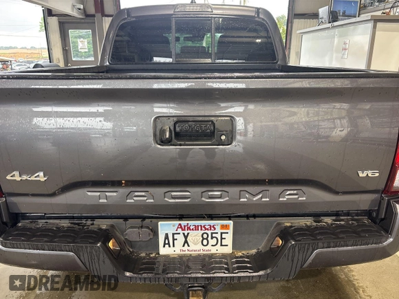 2021 Toyota Tacoma SR z VIN 5TFCZ5AN2MX279975, wystawiony jako IAAI lot #42477503 z przebiegiem 50 690 mil mil oraz . Historia ofert i sprzedaży dostępna na DreamBid. Obrazek 4.