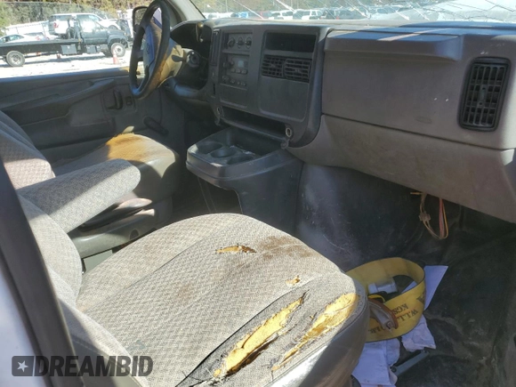2003 Chevrolet Express Cargo z VIN 1GCFG15X531108386, wystawiony jako Copart lot #50409364 z przebiegiem Nie podano mil oraz Szkoda całkowita • Salvage title. Historia ofert i sprzedaży dostępna na DreamBid. Obrazek 8.