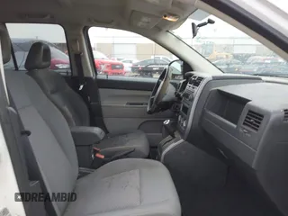 2007 Jeep Compass Sport with VIN 1J8FF47W27D138211, listed as a IAAI auction lot 41959389 with 165,834 mi miles. Bid and sale history available at carsss.com. Image 5.