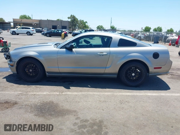 2008 Ford Mustang GT Deluxe with VIN 1ZVHT82H485168327, listed as a IAAI auction lot 42465727 with 115,187 mi miles and . Bid and sale history available at DreamBid. Image 14.