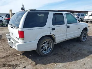1998 Oldsmobile Bravada with VIN 1GHDT13W2W2706912, listed as a IAAI auction lot 41629870 with 210,907 mi miles. Bid and sale history available at carsss.com. Image 4.