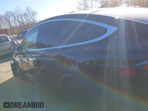 2016 Tesla Model X 70D z VIN 5YJXCAE21GF008724, wystawiony jako IAAI lot #41254897 z przebiegiem 56 140 mil mil oraz . Historia ofert i sprzedaży dostępna na DreamBid. Obrazek 14.