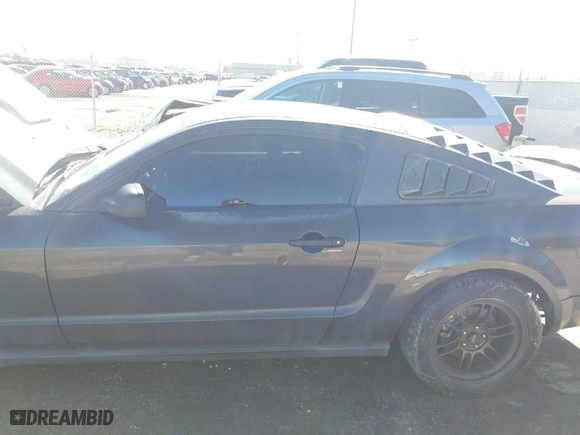 2008 Ford Mustang Deluxe with VIN 1ZVHT80NX85175386, listed as a IAAI auction lot 41601400 with 216228 miles. Bid and sale history available at carsss.com. Image 6.