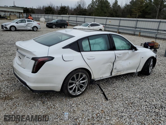 2024 Cadillac CT5 Sport z VIN 1G6DP5RK8R0130218, wystawiony jako Copart lot #45973105 z przebiegiem 6 878 mil mil oraz Szkoda całkowita • Salvage title. Historia ofert i sprzedaży dostępna na DreamBid. Obrazek 3.