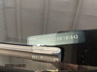 2017 Tesla Model S 100D z VIN 5YJSA1E23HF191643, wystawiony jako IAAI lot #42559913 z przebiegiem 54 540 mil mil oraz . Historia ofert i sprzedaży dostępna na DreamBid. Obrazek 1.