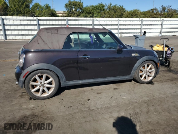 2013 MINI Convertible with VIN WMWZN3C51DT266291, listed as a Copart auction lot 88141185 with 134,832 mi miles and Clean title. Bid and sale history available at DreamBid. Image 3.