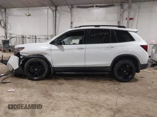 2024 Honda Passport Black Edition with VIN 5FNYF8H86RB001825, listed as a IAAI auction lot 41019497 with 15,884 mi miles and . Bid and sale history available at DreamBid. Image 14.