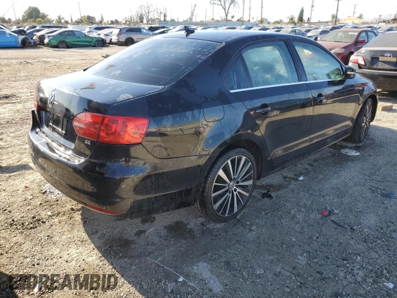 2014 Volkswagen Jetta SE z VIN 3VWD17AJXEM374051, wystawiony jako Copart lot #50261485 z przebiegiem 138 282 mil mil oraz Szkoda całkowita • Salvage title. Historia ofert i sprzedaży dostępna na DreamBid. Obrazek 3.