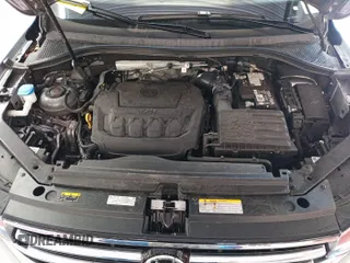 2024 Volkswagen Tiguan SE z VIN 3VV3B7AX7RM105271, wystawiony jako IAAI lot #42752403 z przebiegiem 27 050 mil mil oraz . Historia ofert i sprzedaży dostępna na DreamBid. Obrazek 40.