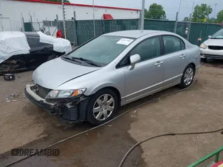 2009 Honda Civic LX z VIN 19XFA16529E038947, wystawiony jako IAAI lot #42412486 z przebiegiem 161 409 mil mil oraz . Historia ofert i sprzedaży dostępna na DreamBid. Obrazek 2.