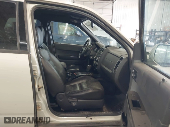 2008 Ford Escape Limited with VIN 1FMCU94198KC81333, listed as a IAAI auction lot 41824685 with 179,980 mi miles. Bid and sale history available at carsss.com. Image 5.