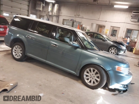 2010 Ford Flex SEL with VIN 2FMGK5CC8ABB09572, listed as a IAAI auction lot 42045111 with 225,666 mi miles. Bid and sale history available at carsss.com. Image 1.