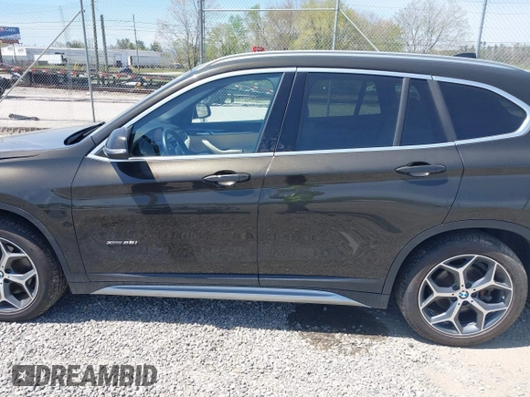 2018 BMW X1 xDrive28i with VIN WBXHT3C39J5F88234, listed as a IAAI auction lot 42044900 with 38,732 mi miles. Bid and sale history available at carsss.com. Image 14.