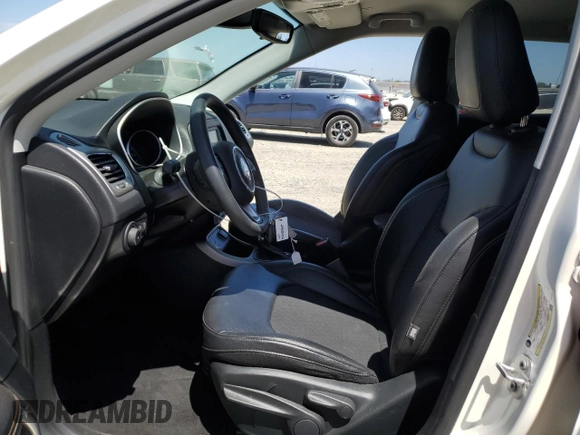 2018 Jeep Compass Latitude z VIN 3C4NJCBB8JT495295, wystawiony jako Copart lot #61054315 z przebiegiem 50 324 mil mil oraz Szkoda całkowita • Salvage title. Historia ofert i sprzedaży dostępna na DreamBid. Obrazek 7.