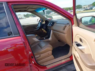 2005 Honda Pilot EX-L z VIN 5FNYF186X5B028381, wystawiony jako IAAI lot #41987808 z przebiegiem 128 155 mil mil oraz . Historia ofert i sprzedaży dostępna na DreamBid. Obrazek 5.